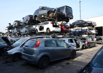 autodemolizione casa dell' auto srl foto