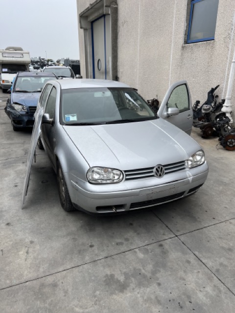 Ricambi Volkswagen Golf 1.6 16V Benz Anno 2001 Codice Motore AZD 77Kw