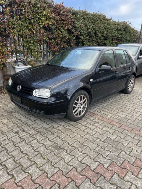 Ricambi Volkswagen Golf 1.6 16V Benz. Anno 2002 Codice Motore AZD 77KW