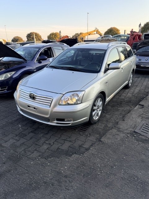 Ricambi Toyota Avensis 2.0 16V D-4D SW Anno 2004 codice motore 1CDFTV 85KW