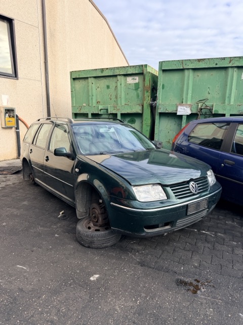 Ricambi Volkswagen Bora Variant 2.0 Benz. 4Motion Anno 2001 Codice Motore AZH 85KW